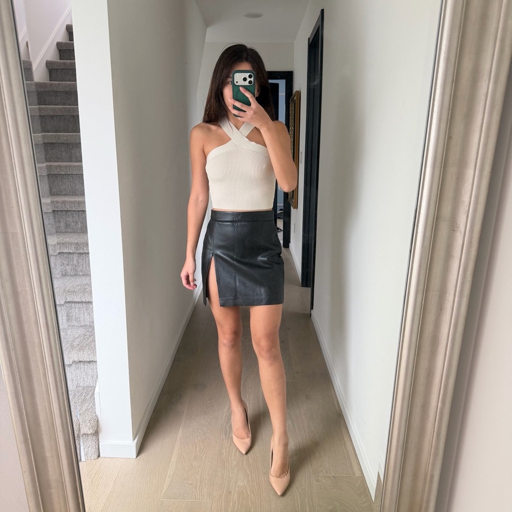 Aritzia Babaton Criss‎ Cross Neck Crop Top XS